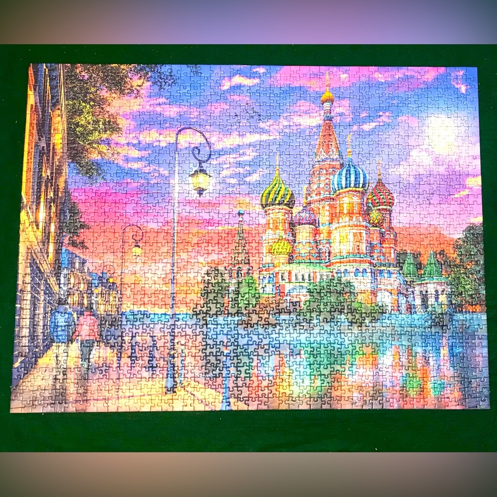 Ravensburger Blue and Pink Moscow Puzzle 1500 Pieces - Picture 2 of 7